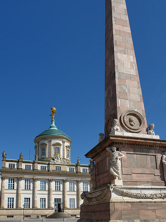 Rathaus und Obelisk - Brandenburg (Potsdam)