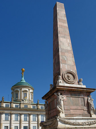 Rathaus und Obelisk - Brandenburg (Potsdam)