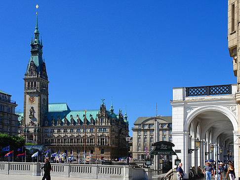 Jungfernstieg und Alster Arkaden - Hamburg (Hamburg)