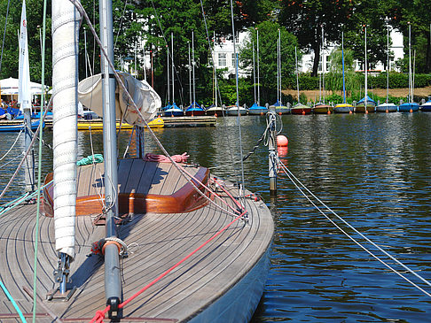 Bootsverleih und Hafen auf der Außenalster Foto 