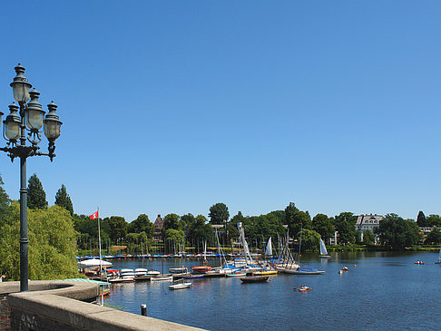 Bootsverleih und Hafen auf der Außenalster Foto 