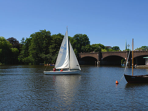 Segelboote auf der Außenalster Foto 