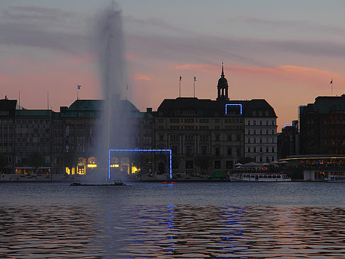 Fontäne auf der Binnenalster Foto 