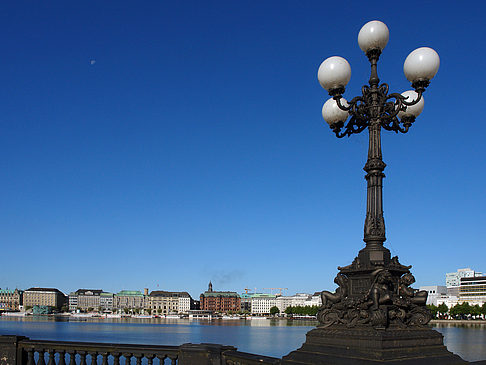 Laterne und Binnenalster - Hamburg (Hamburg)