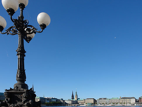 Laterne und Binnenalster - Hamburg (Hamburg)