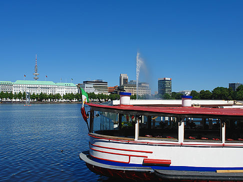 Schiffe auf der Binnenalster - Hamburg (Hamburg)