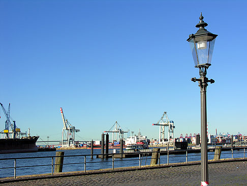 Blick auf den Hafen - Hamburg (Hamburg)