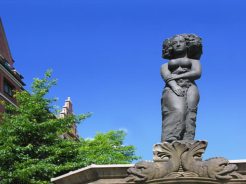 Fischmarktbrunnen Minerva - Hamburg (Hamburg)