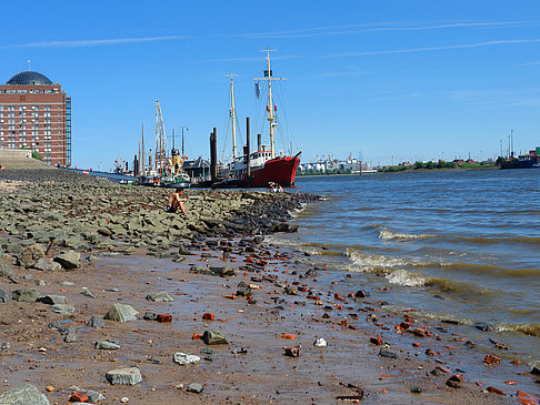 Foto Strand und Hafen von Övelgönne - Hamburg