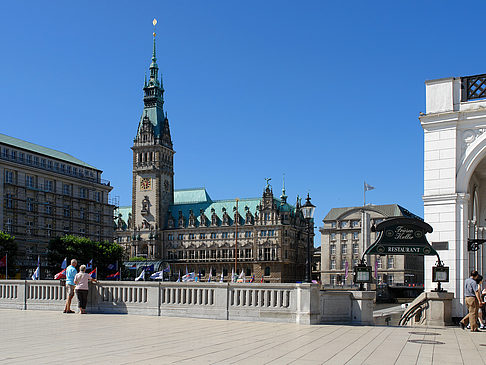 Blick auf Rathaus vom Jungfernstieg - Hamburg (Hamburg)